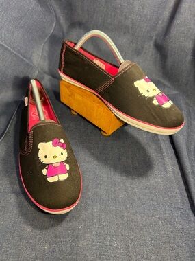 NWOT Vans Hello, Kitty limited edition slide in loafers 5